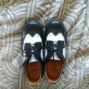 Dr. Martens Brogue unisex shoe